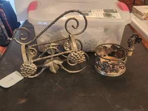 lot 231 image: Selection of 2 wine bottle holders - Godinger silver plated
