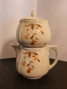 lot 254 image: Halls Superior Quality Kitchenware - Jewel Tea Autumn Leaf - RARE Jordan-Coffee Pot - by Mary Dunbar