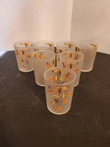lot 252 image: Halls Superior Quality Kitchenware - Jewel Tea Autumn Leaf - frosted juice glasses - Qty - 7 - by Mary Dunbar