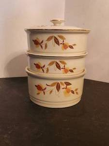lot 251 image: Halls Superior Quality Kitchenware - Jewel Tea Autumn Leaf - 4-piece stackable dishes - by Mary Dunbar
