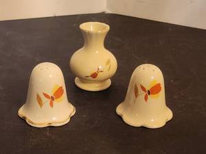 lot 245 image: Halls Superior Quality Kitchenware - Jewel Tea Autumn Leaf - Salt & Pepper shakers & toothpick holder- by Mary Dunbar