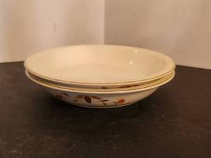 lot 246 image: Halls Superior Quality Kitchenware - Jewel Tea Autumn Leaf - 2 9 pie plates - by Mary Dunbar