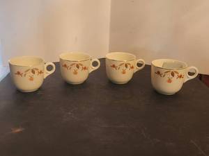 lot 249 image: Halls Superior Quality Kitchenware - Jewel Tea Autumn Leaf - 4 - coffee cups - by Mary Dunbar