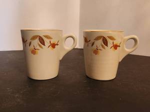 lot 241 image: Halls Superior Quality Kitchenware - Jewel Tea Autumn Leaf - 2 Conic coffee mugs - by Mary Dunbar