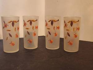 lot 240 image: Halls Superior Quality Kitchenware - Jewel Tea Autumn Leaf - frosted drinking glasses- by Mary Dunbar