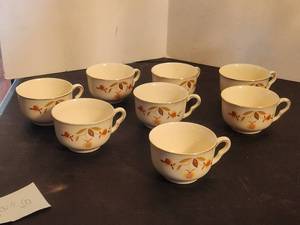 lot 243 image: Halls Superior Quality Kitchenware - Jewel Tea Autumn Leaf - 8 tea cups - by Mary Dunbar