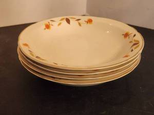 lot 238 image: Halls Superior Quality Kitchenware - Jewel Tea Autumn Leaf -4 - soup bowls - by Mary Dunbar