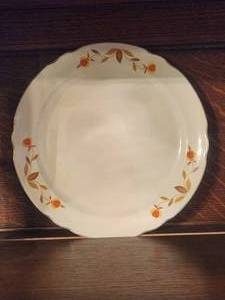 lot 237 image: Halls Superior Quality Kitchenware - Jewel Tea Autumn Leaf - 8 - dinner plates - by Mary Dunbar