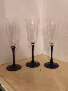lot 186 image: Luminarc 2 blue & 1 brown stem crystal flute champagne glass