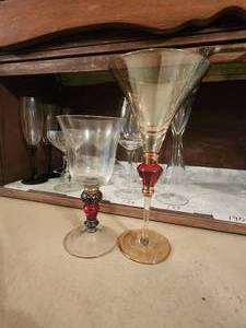 lot 190 image: Selection of 2 colorful wine glasses