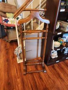 lot 263 image: Vintage Mens valet - butler stand