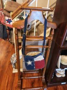 lot 264 image: Texas flag themed purse