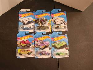lot 273 image: Selection of 6 Hot Wheels in original package