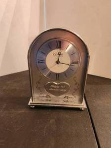 lot 275 image: Danbury Clock - 1st Anniversary