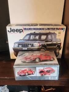 lot 300 image: Selection of 2 models Jeep and Volkswagen(unopened)