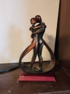 lot 303 image: Herco kissing couple sculpture