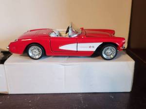 lot 307 image: 124 scale - 1957 corvette die cast