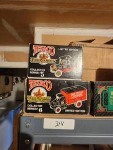 lot 314 image: 1918 Ford Runabout & 1925 Mack Bulldog lubricant truck - Texaco