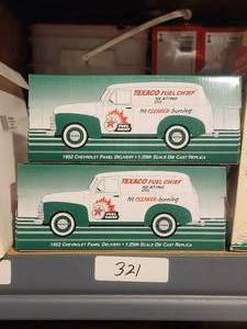 lot 321 image: 1952 Cheverolet Panel Delivery van - Texaco - Ertl die cast collectible - 2