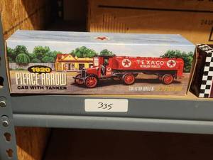 lot 335 image: Ertl - 1920 Pierce Arrow Texaco cab with tanker