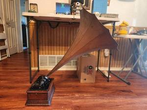 lot 1 image: Antique Edison Standard Phonograph Circa 1905 - in Oak case - RARE & Edison Triumph 12 panel Morning Glory speaker horn