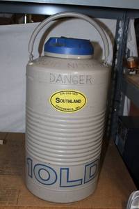 lot 12 image: Liquid Nitrogen Tank (empty)