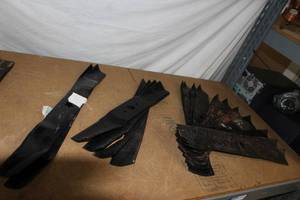 lot 16 image: Very Generous Quantity of Lawnmower Blades Sizes shown in photos