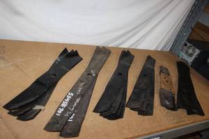 lot 23 image: Generous Variety of Lawnmower Blades.. Sizes Shown in Photos