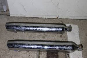 lot 80 image: Two Harley Davidson Touring Mufflers