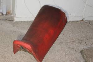 lot 98 image: Vintage Red Honda Seat