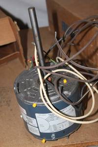 lot 114 image: 13 HP 230v 1075 RPM Electric Motor