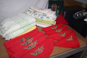 lot 170 image: Selection of Towels and Hand Towels, also Christmas Linens as pictured