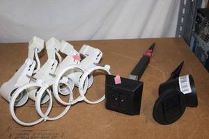 lot 176 image: Set of 4 Lights for a track light and two Outdoors Solar Light