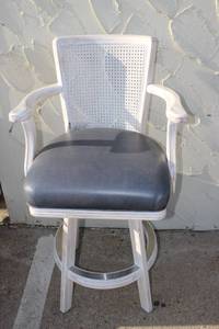 lot 133 image: Swivel Bar Stool in style as shown