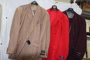 lot 50 image: Mens Suits Stacy Adams 58L Brown, Vittorio St. Angelo Red, Stacy Adams 3-piece burgundy