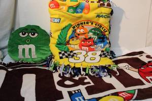 lot 187 image: M&M and Nascar lot - plush blankets and pillows