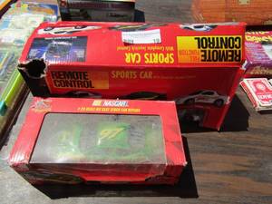 lot 19 image: Remote control full functional Camaro Z-28, Nascar 124 scale die cast stock car replica NIB