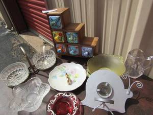 lot 43 image: dB sugar dish on stand with spoons, wooden spice rack with 6 holers, various other small candy dishes