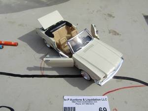 lot 69 image: Classic mustang model car in mint condition