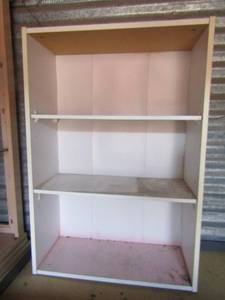 lot 82 image: 3ft 2ft 10 white 4 tier shelf in good condition
