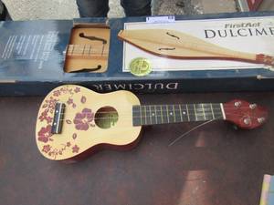 lot 1 image: First Act Dulcimer instament NIB, Ukalalie instrument