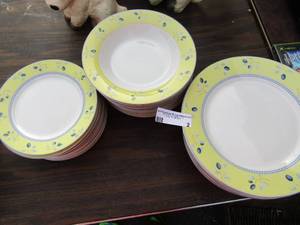 lot 2 image: Royal Doulton dish set, 9 dinner plates, 11 saucers, 10 soup or salad bowls all match with Blueberry design qty 30 pieces