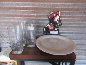 lot 97 image: 12 white plate, dog tin can, 5 clear glass tea glasses