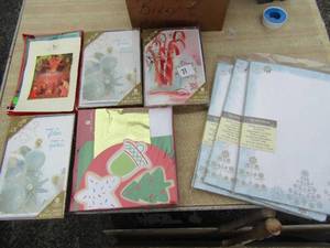 lot 114 image: Various new boxes of gift cards with envolopes, 3 new packs of holiday stationary paper
