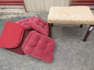 lot 118 image: Piano bench 16X 24X15 or can be used as a vanity seat, comes with various throw pillows