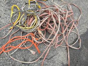 lot 120 image: Large lot of wire and extension cords unknown condition of cords