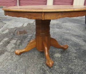 lot 135 image: 29 in tall 4 ft diameter dining room table round