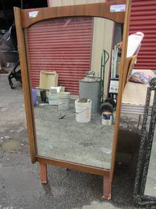 lot 144 image: 47 12 x 23 dresser mirror