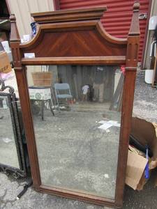 lot 145 image: 50 x 27 34 dresser mirror in great condition