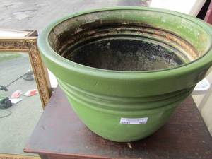lot 160 image: 15x19 big green planter pot
